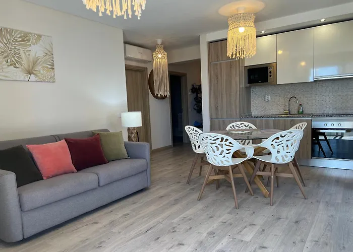 Mcrame Design Apt Sea View, Beachfront, Swimming Pool, 2Bdr, 2Bar, 6 Pax, Praia Da Rocha